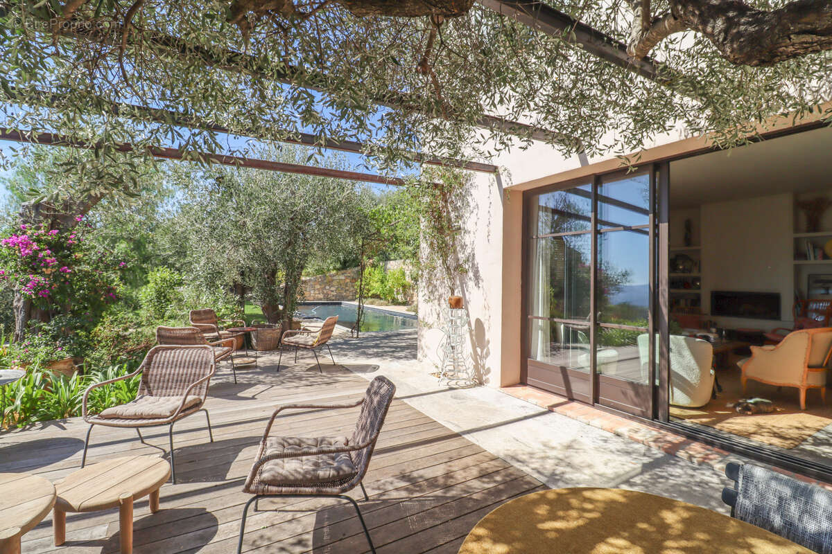 Maison à CHATEAUNEUF-GRASSE