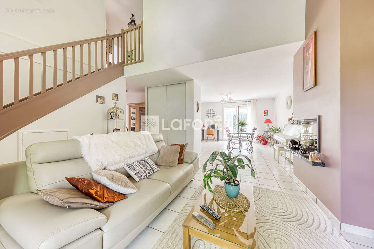 Maison à OZOIR-LA-FERRIERE