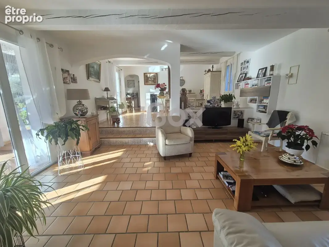 Cuers, proche centre ville, cadre campagne, maison de plain pied 117m2 type 5, 3ch, garage, dépendance, piscin - photo 3