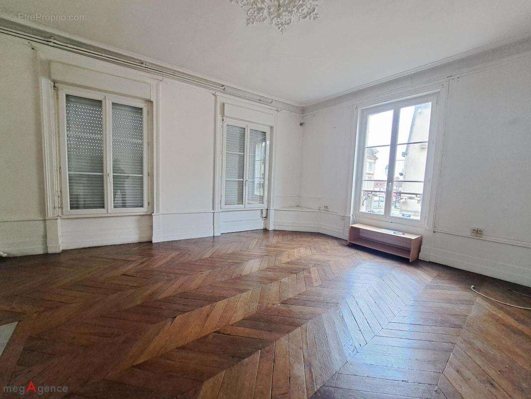 Immeuble 265m² compsé de 4 lots avec jardin - photo 6