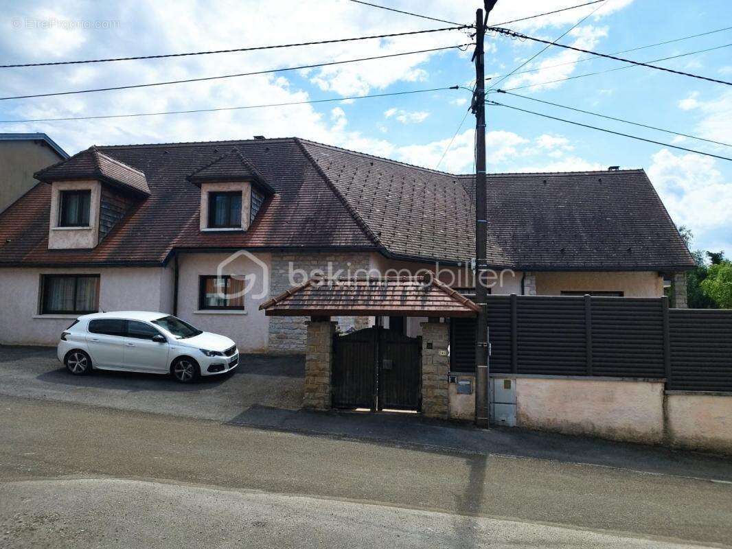 Maison à CLAIRVAUX-LES-LACS