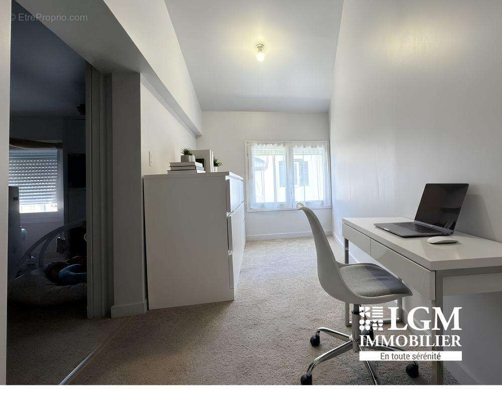 63730 LES MARTRES-DE-VEYRE, maison de bourg entièrement rénovée – 71 m², 3 pièces – - photo 9