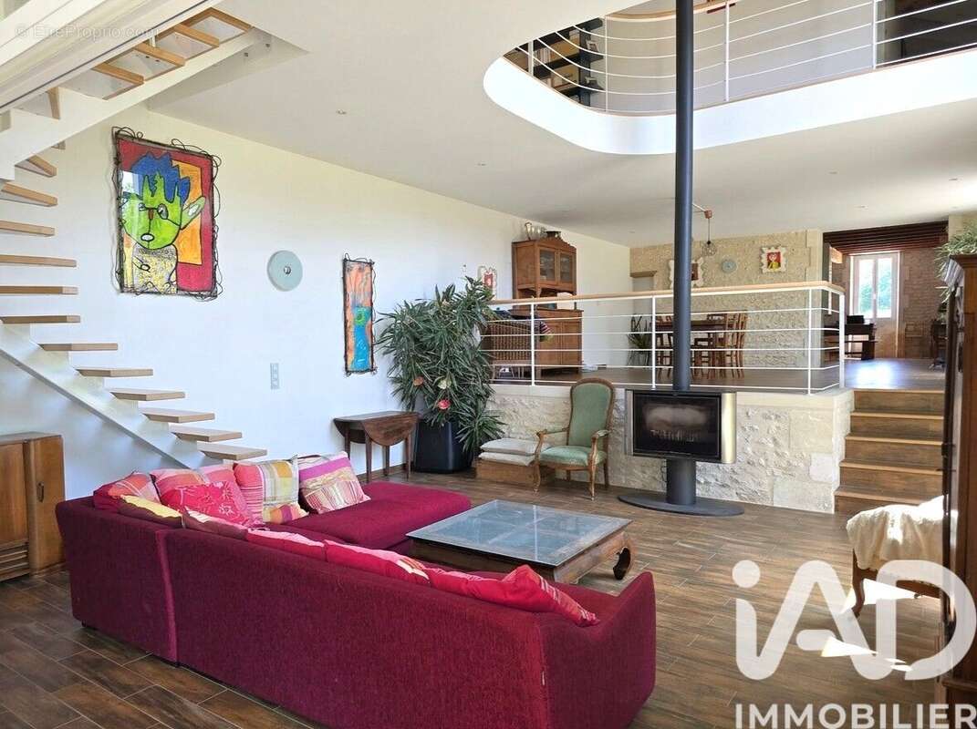 Maison 308 m² à Bouteville  - photo 6