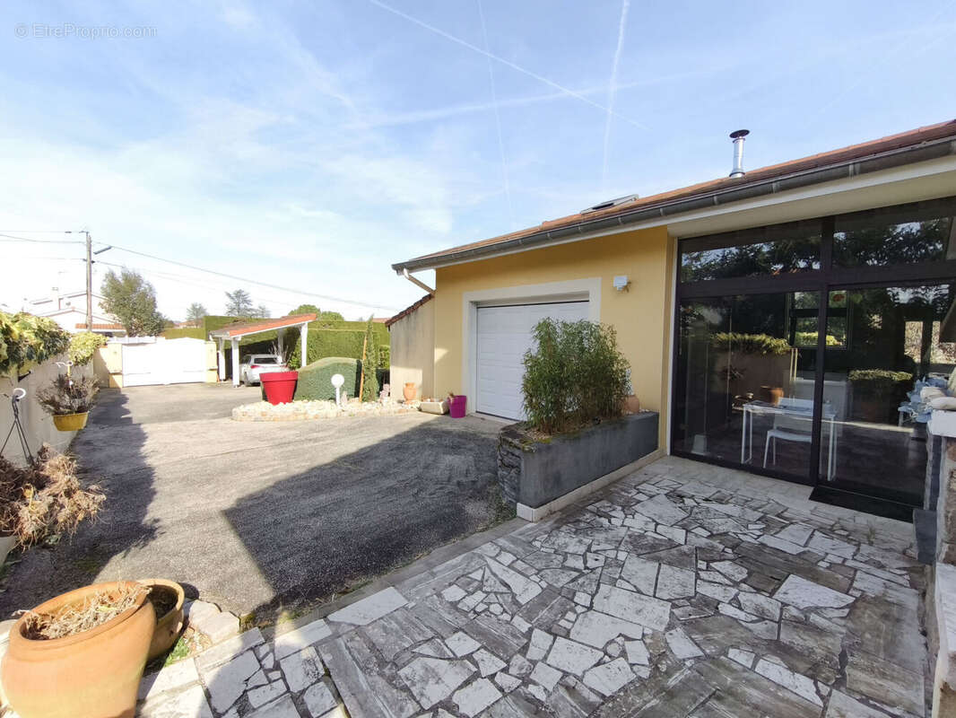 Photo 3 - Maison à VEAUCHE