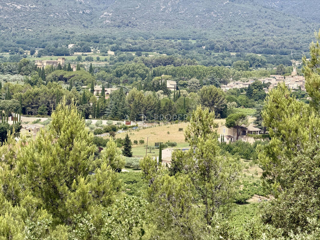 Terrain à LOURMARIN