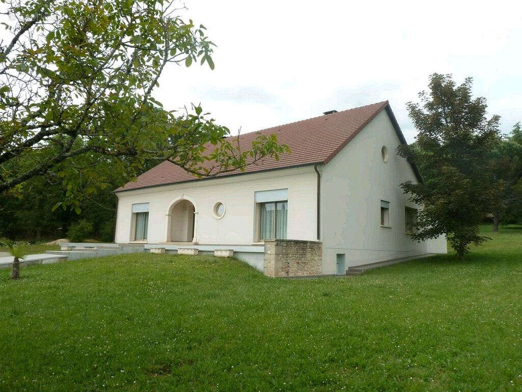Maison à MONTGESTY
