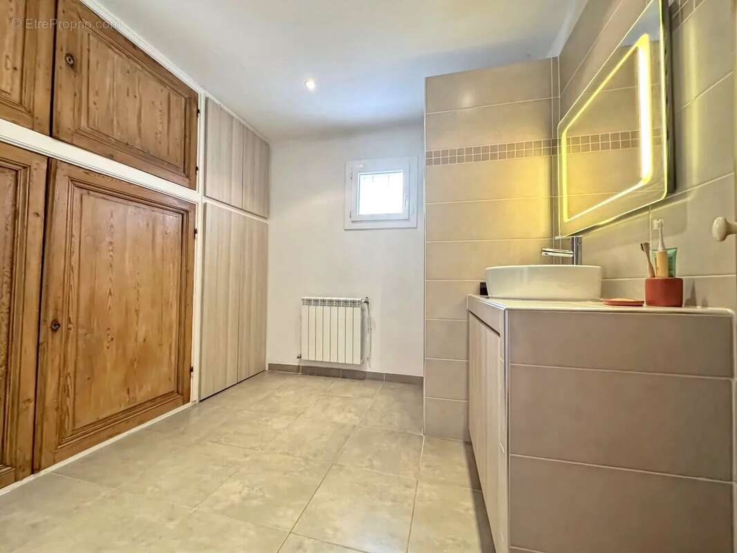 Appartement à MARSEILLE-6E