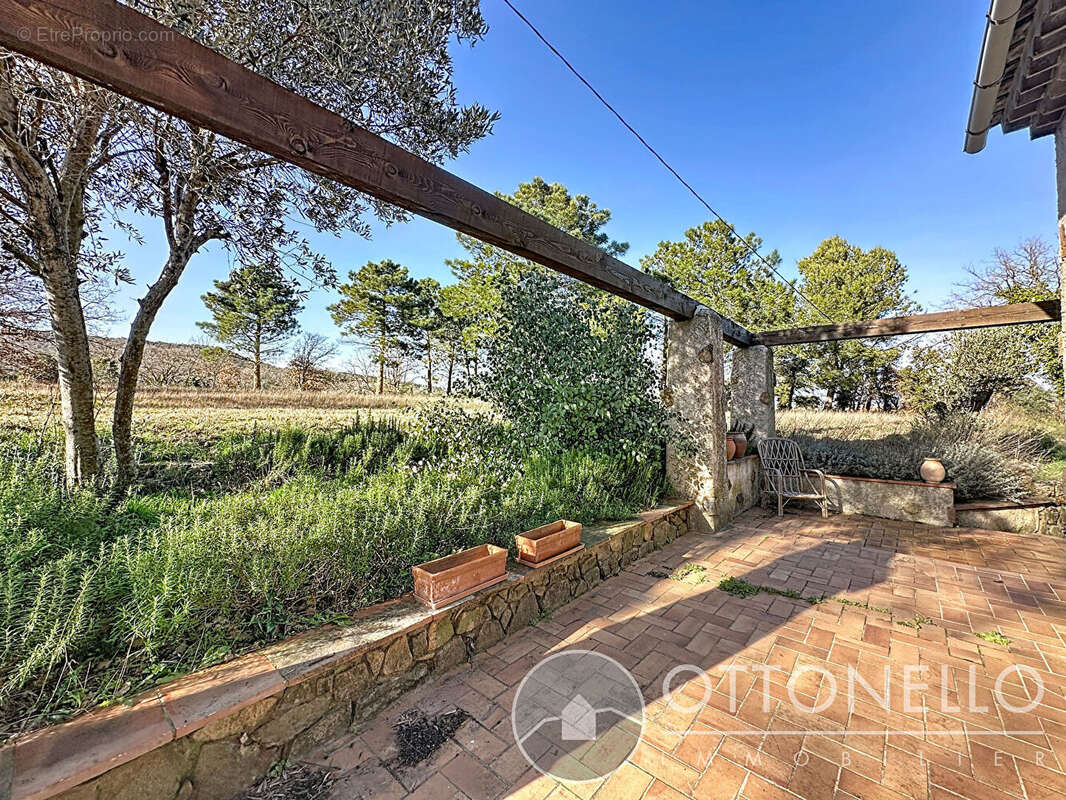 Maison à ROQUEBRUNE-SUR-ARGENS
