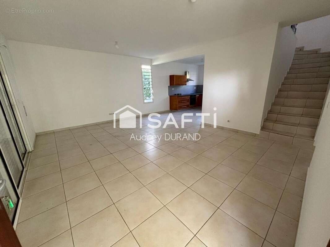 Photo 2 - Maison à REMIRE-MONTJOLY