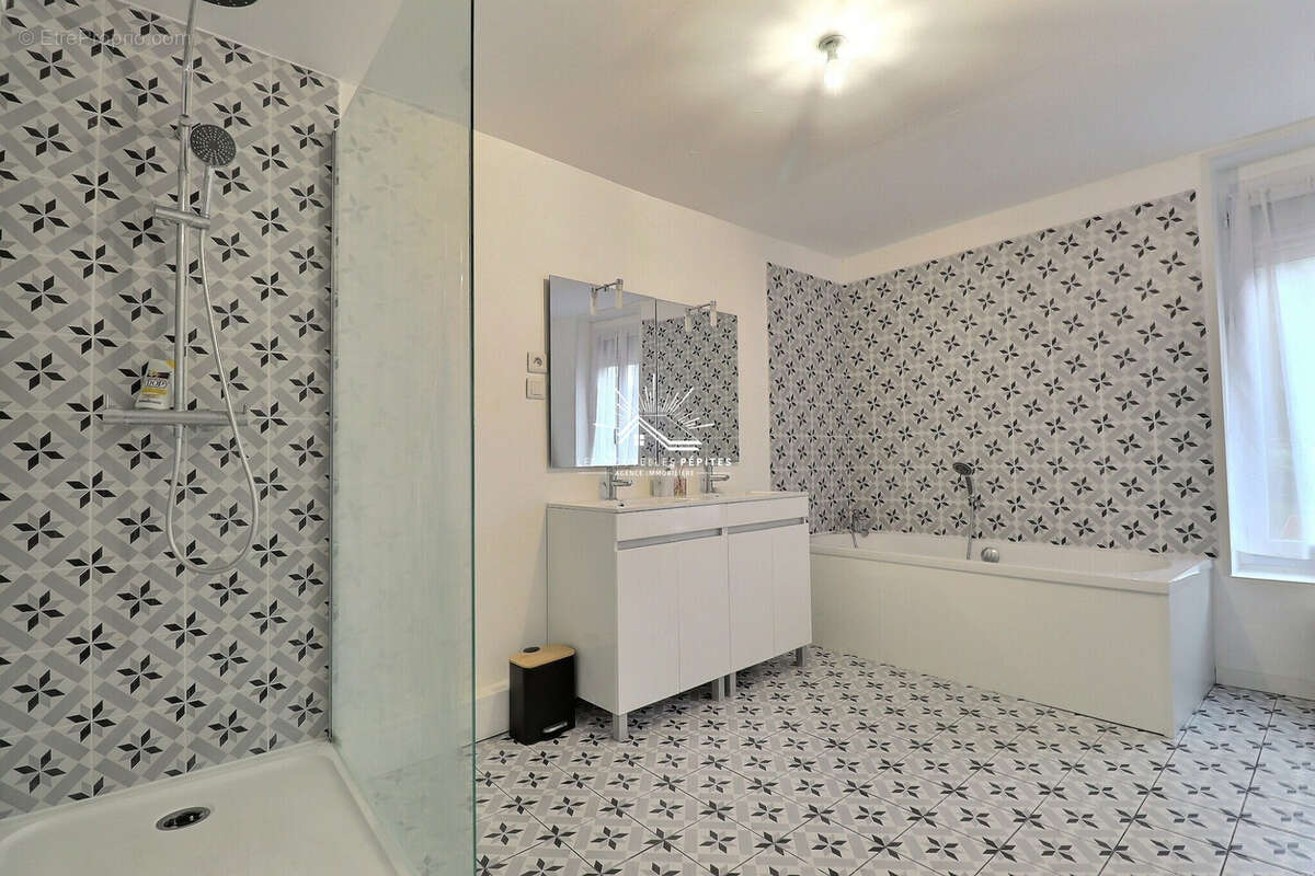 Maison à NEUVILLE-EN-FERRAIN