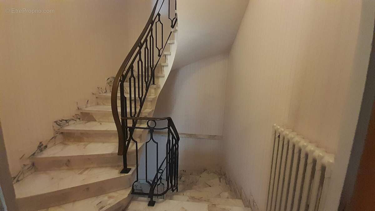 Appartement 244 m² à Perigueux  - photo 4
