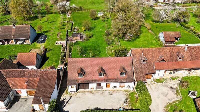 Maison à SAVIGNY-EN-REVERMONT