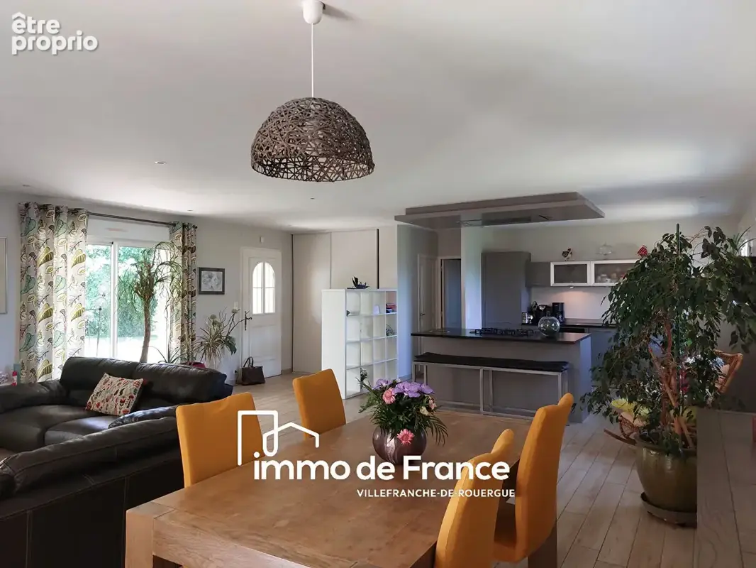 Maison T5/6 , 212m² habitables sous sol avec garage, terrain et piscine. - photo 5