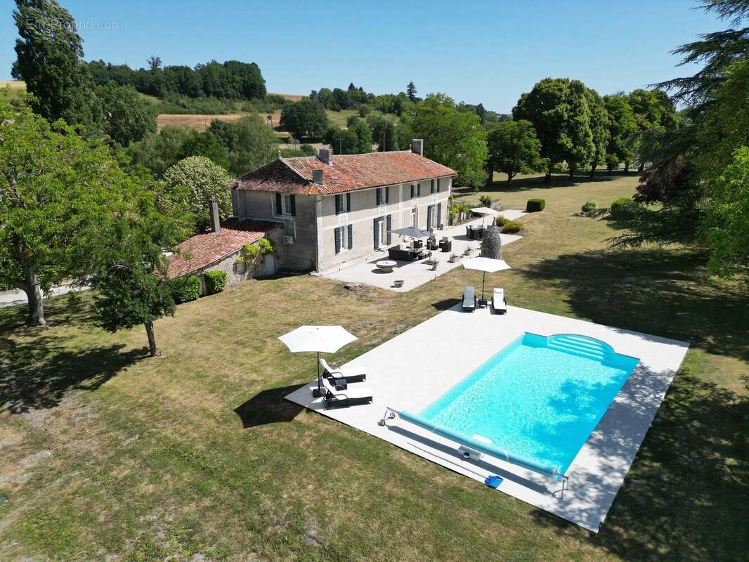 Maison à BLANZAC-PORCHERESSE