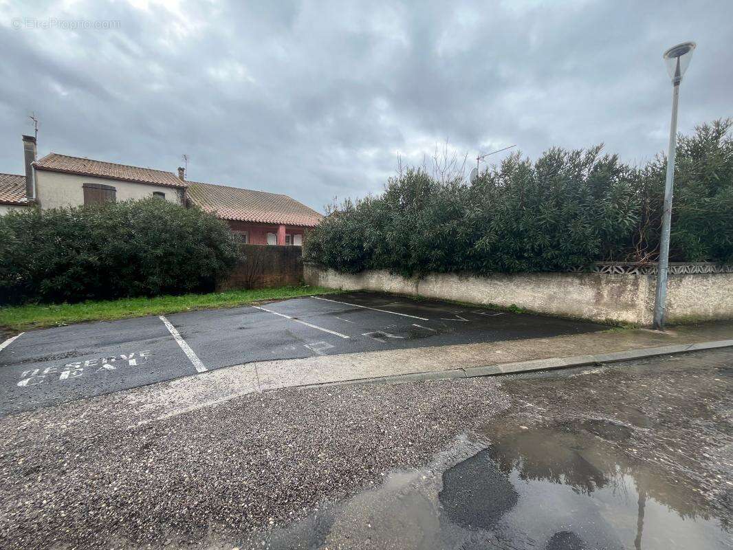 Parking à MEZE