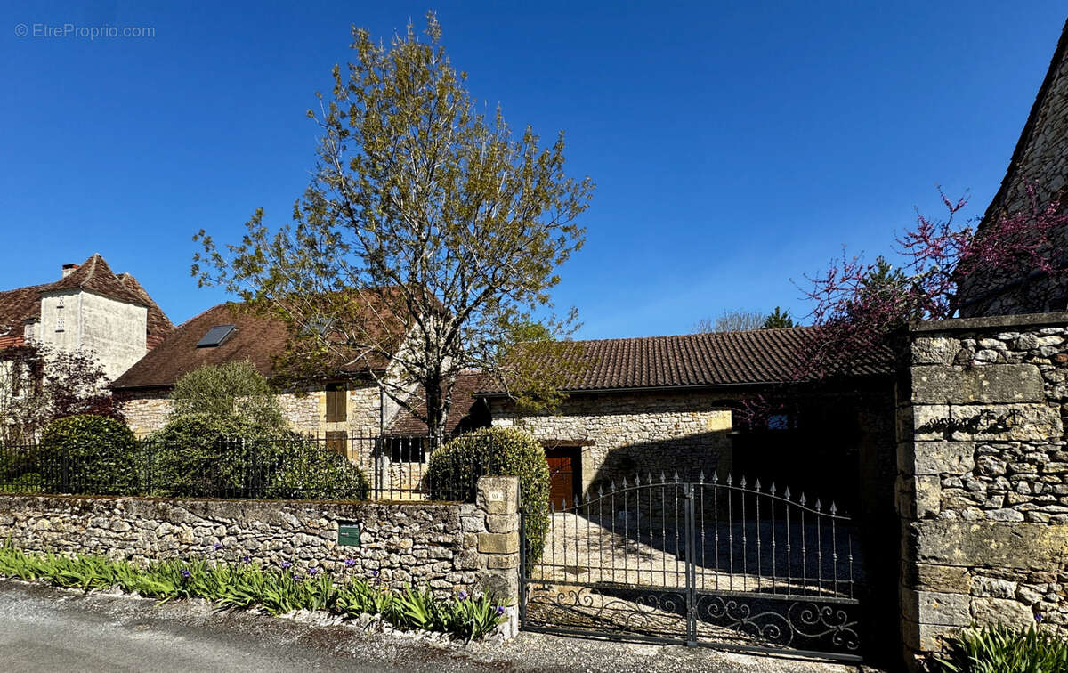 Maison à REILHAGUET