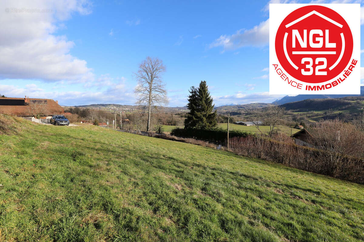 Terrain à CHARVONNEX