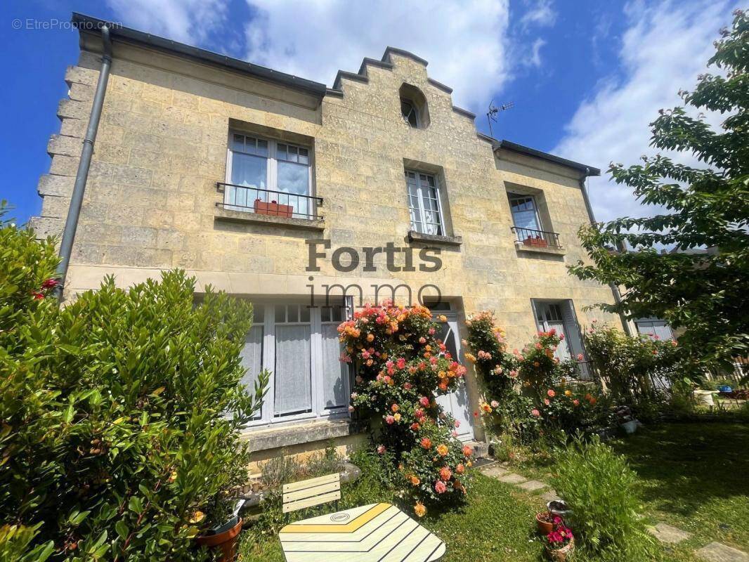 Maison à COUCY-LE-CHATEAU-AUFFRIQUE