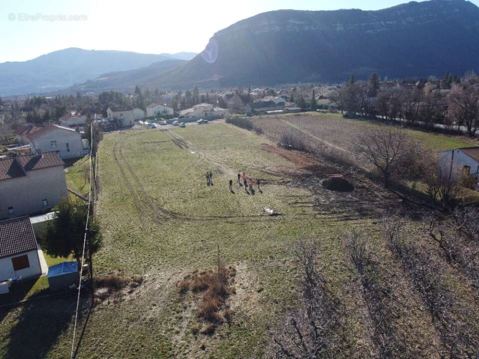 Terrain 416 m² à Laragne-Monteglin  - photo 4