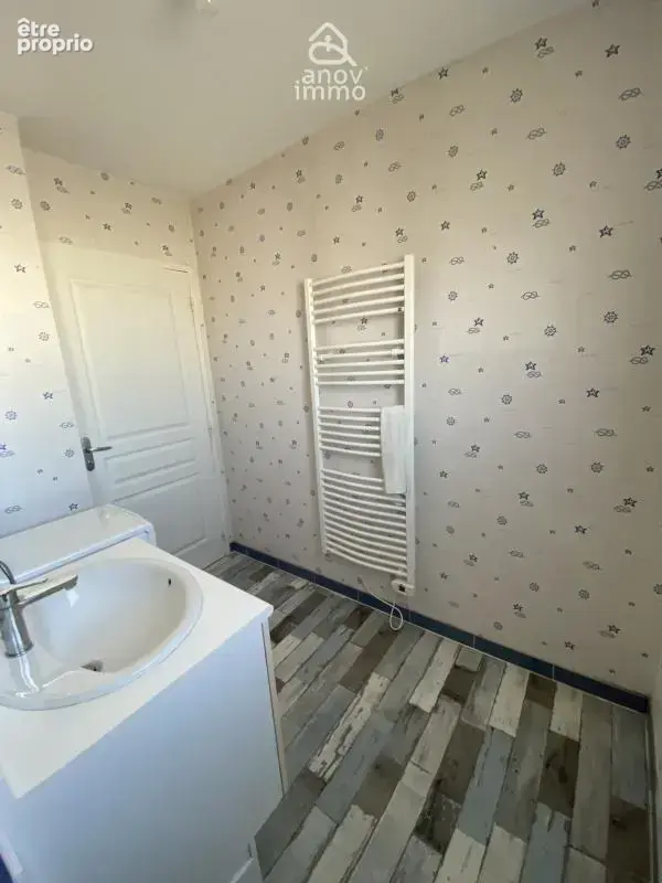 Appartement T3 avec terrasse, cave et parking proche plage e - photo 12