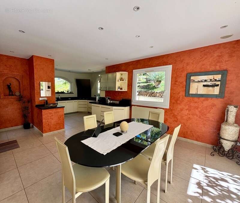 Dpt Var (83), à vendre FREJUS Tour de mare, maison P6 de 156 m² - Terrain de 1790 m² - photo 10