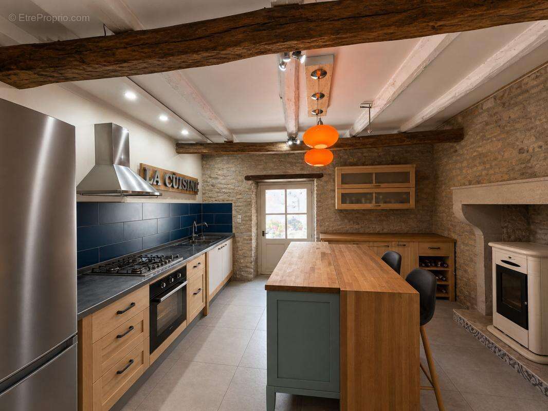 Maison de Village Rénovée de 4 Chambres avec Appartement Ind - photo 3