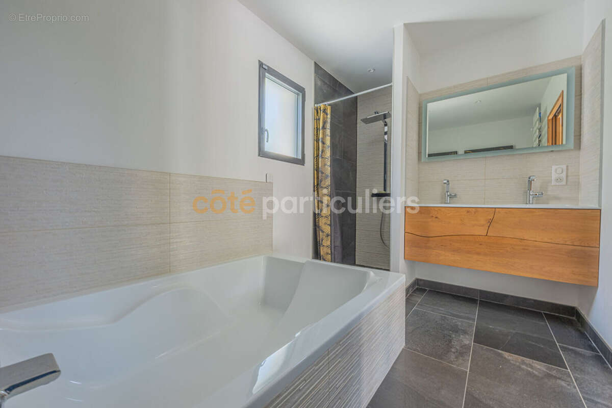 Sous offre -- saint-philbert-de-grand-lieu - - maison contemporaine - - 130m2 utiles - - piscine - -calme - photo 9