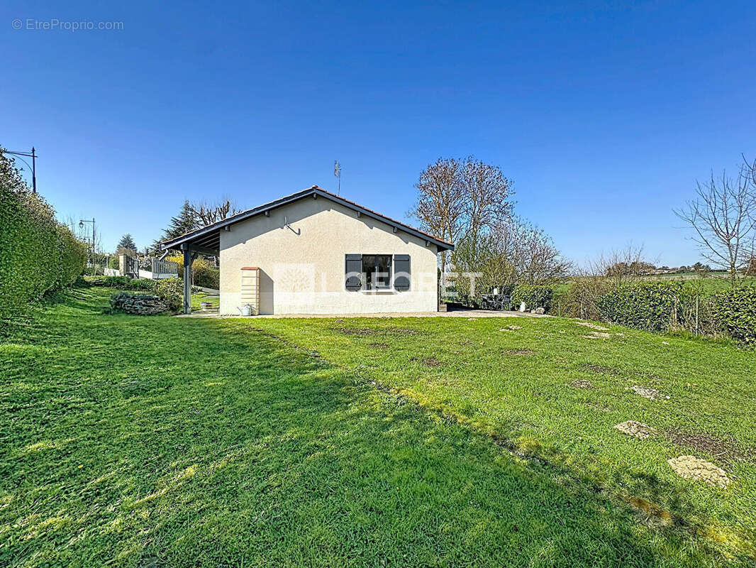 Maison à SAINT-JEAN-DE-THURIGNEUX
