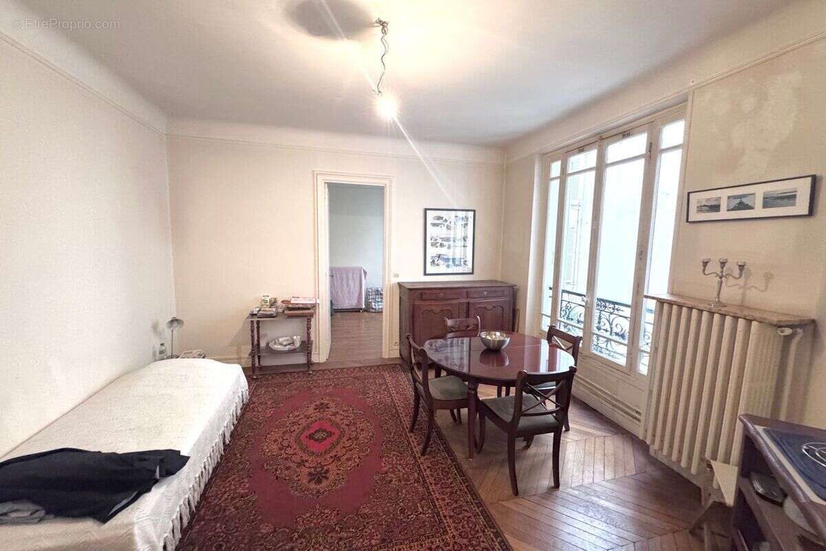 Appartement à PARIS-14E