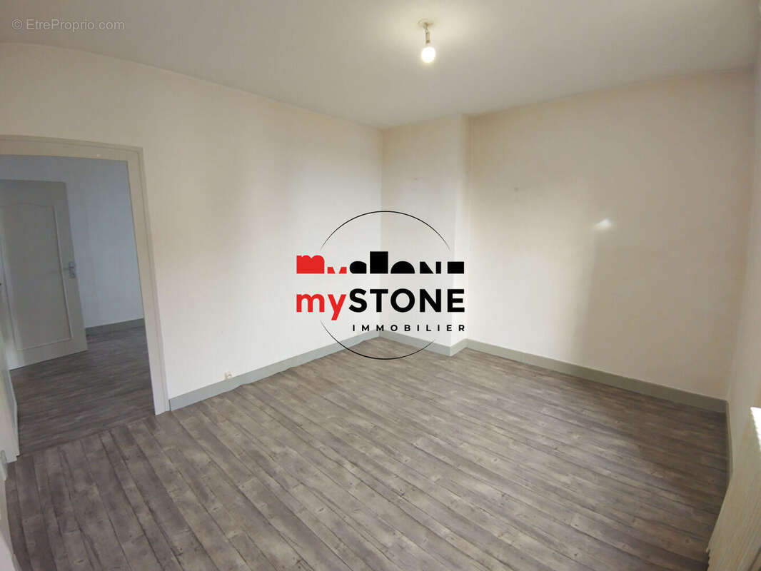 Appartement à CHALAMONT