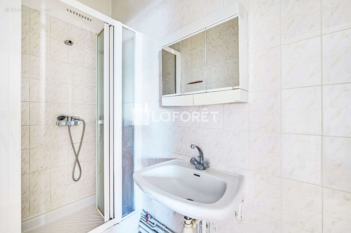 Studio - Dernier étage avec ascenseur - Boulevard de Courcelles, Paris 17e - photo 13