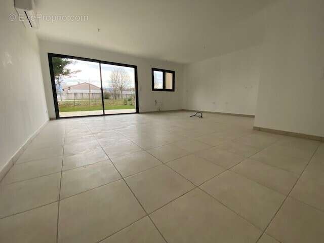 Appartement à MONTELIER