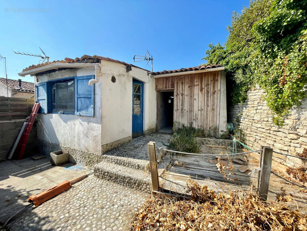Maison à rénover avec fort potentiel   Centre-bourg de Saint-Trojan-les-Bains - photo 9