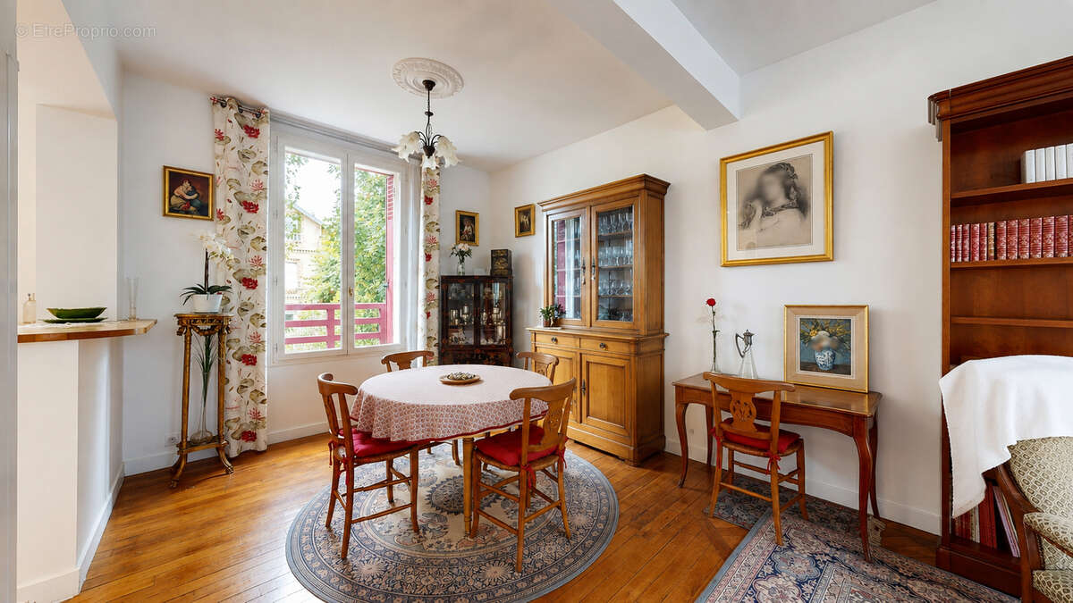 Le Vésinet Sud - Maison de caractère au charme de l'ancien, à 9 minutes à pied du RER A - photo 10