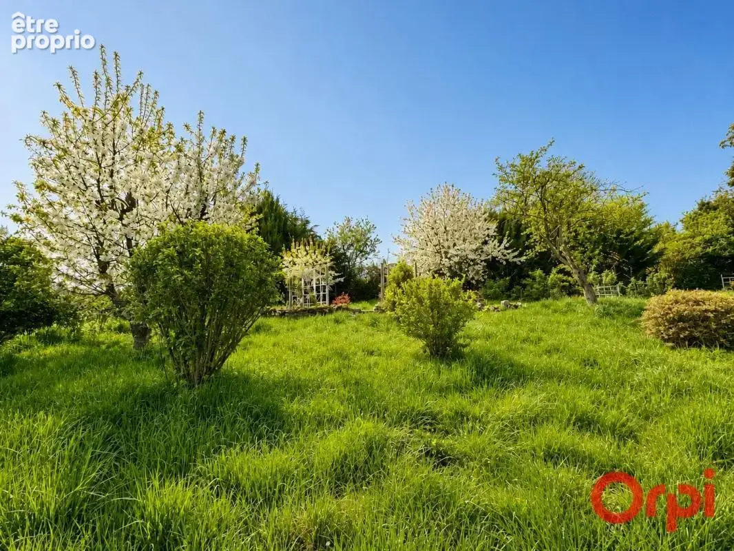 Maison de campagne pleine de charme avec jardin arboré et jolie vue - photo 9