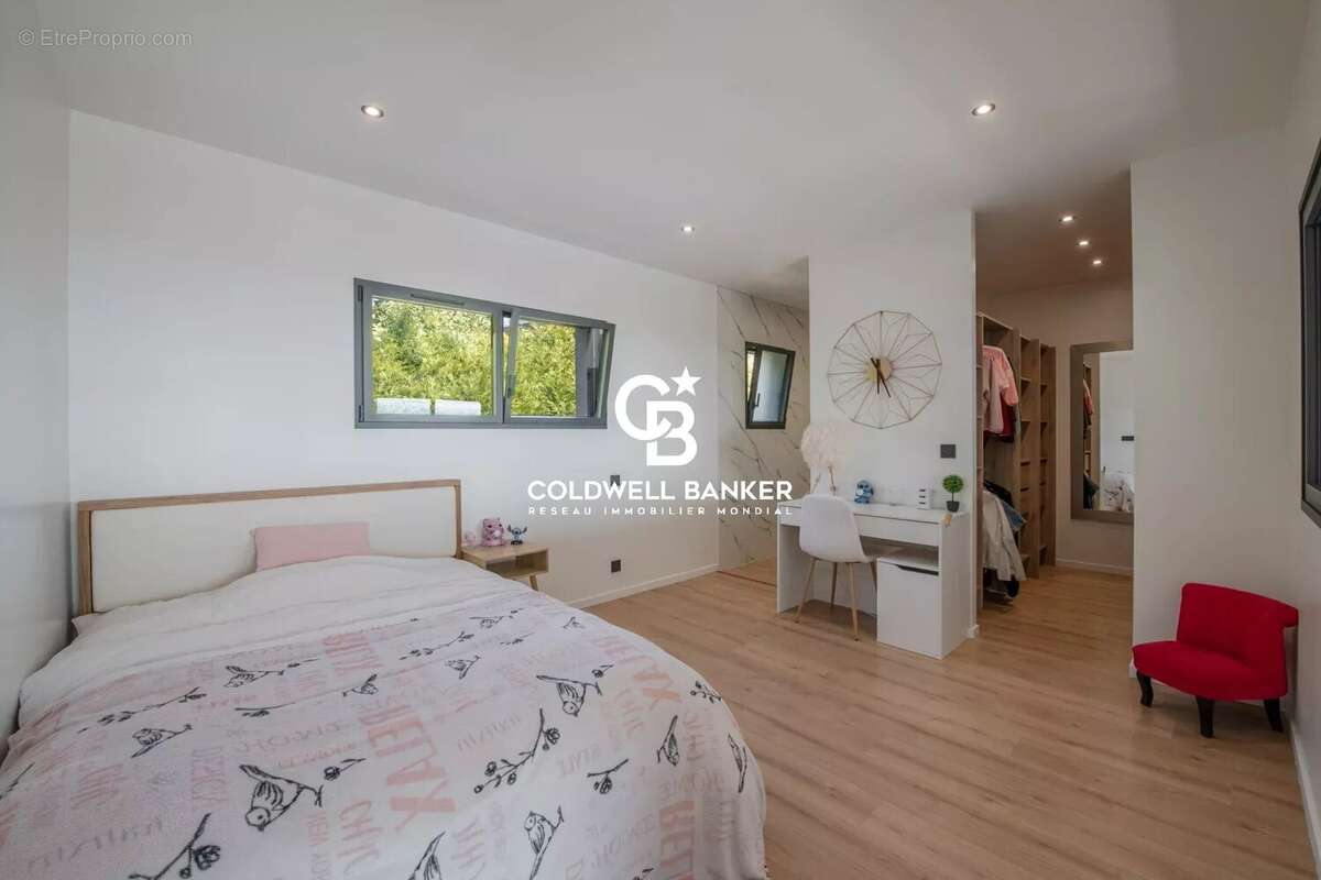 Maison à CRANVES-SALES