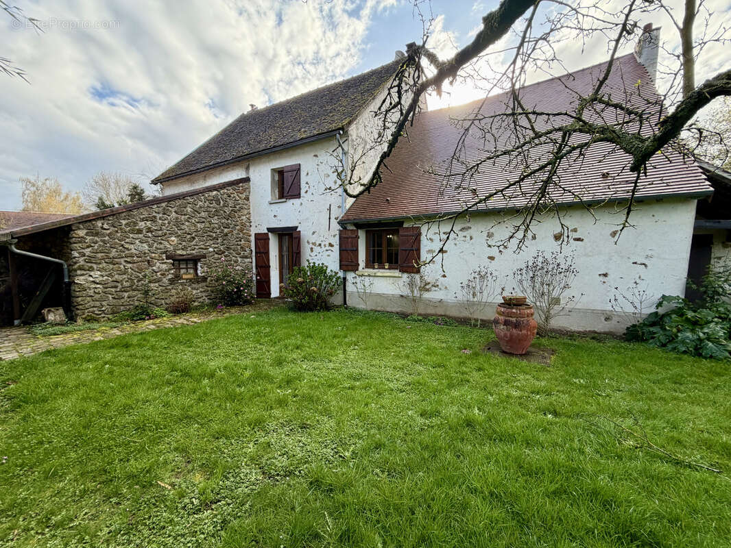 Maison à SAINT-CYR-SUR-MORIN