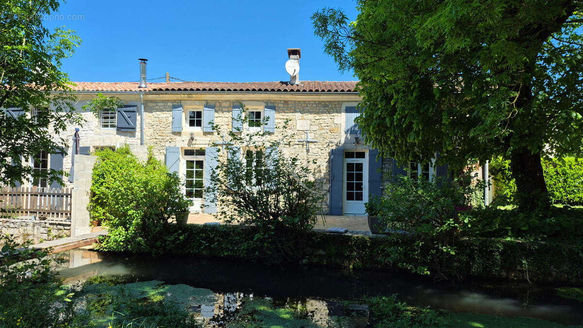 Maison à SAINT-HILAIRE-DE-VILLEFRANCHE