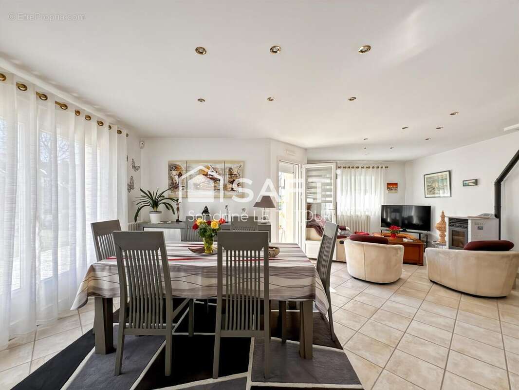 Photo 3 - Maison à SAINT-AVE