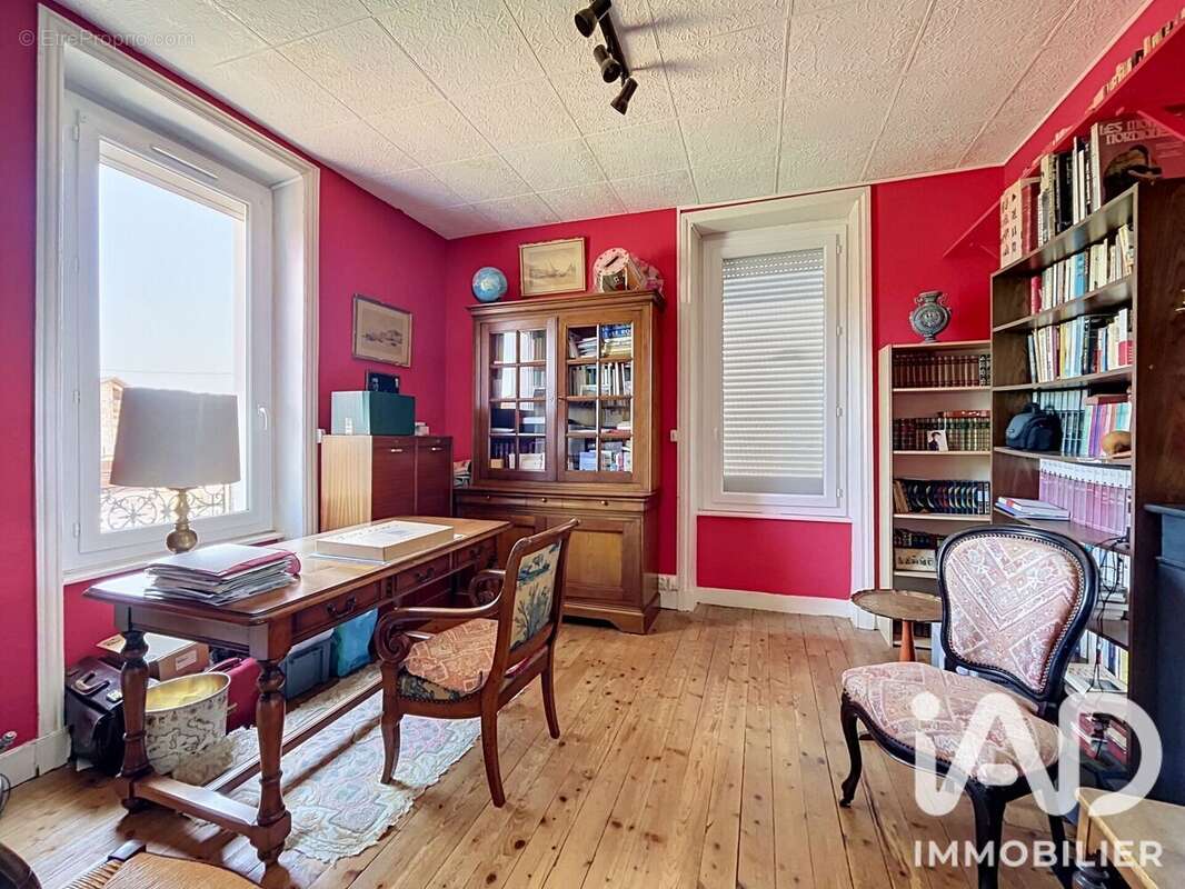 Maison 170 m² à Saint-Jodard  - photo 8