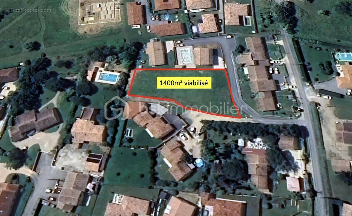 Terrain à SAINT-SULPICE