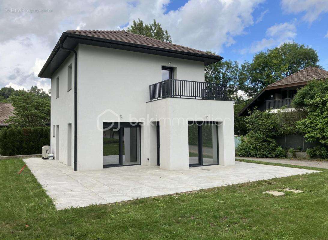 Maison à SALLENOVES