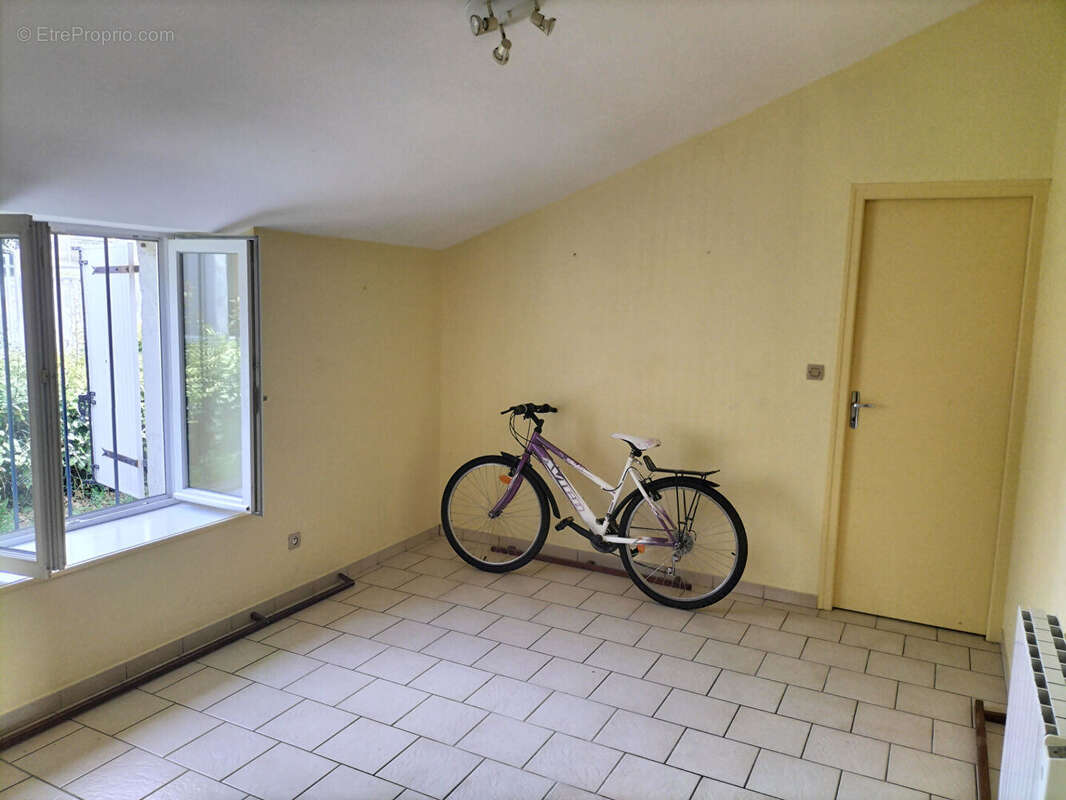 Commerce à TONNAY-CHARENTE