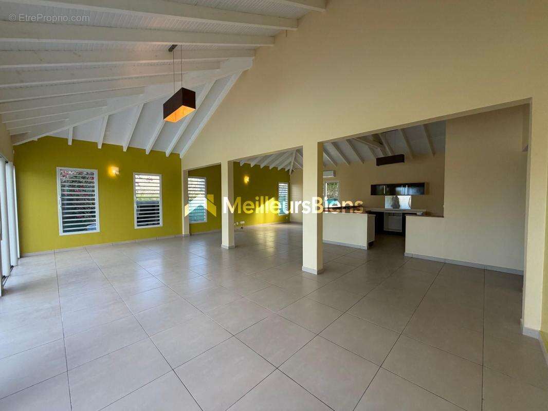 Maison à PETIT-BOURG