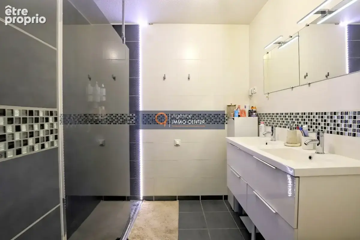 500 JD - CUERS - Pas Redon - Appartement T3 - RDJ - Terrasses - Garage double - photo 10