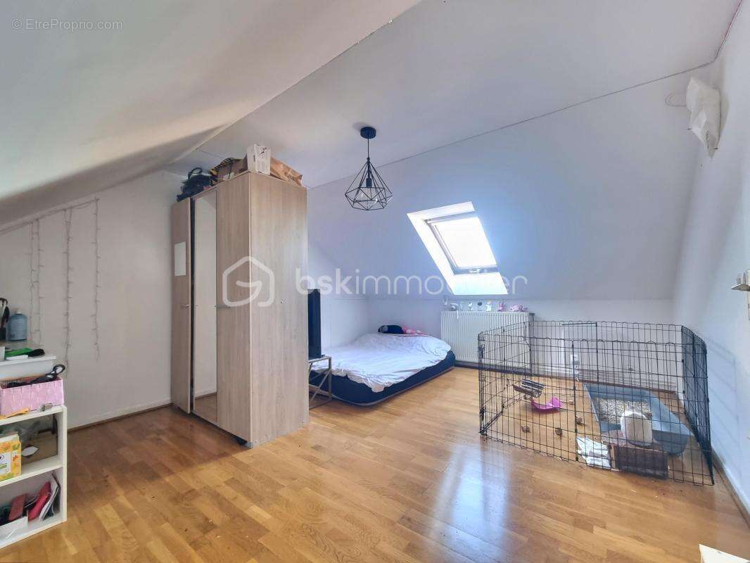 Maison à JOUY-LE-CHATEL