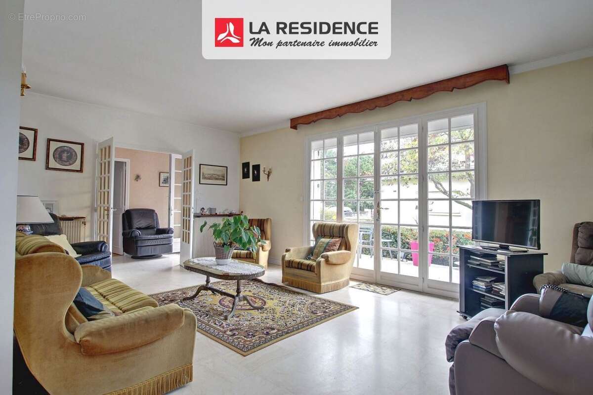 Maison 173 m² à Oissel  - photo 2