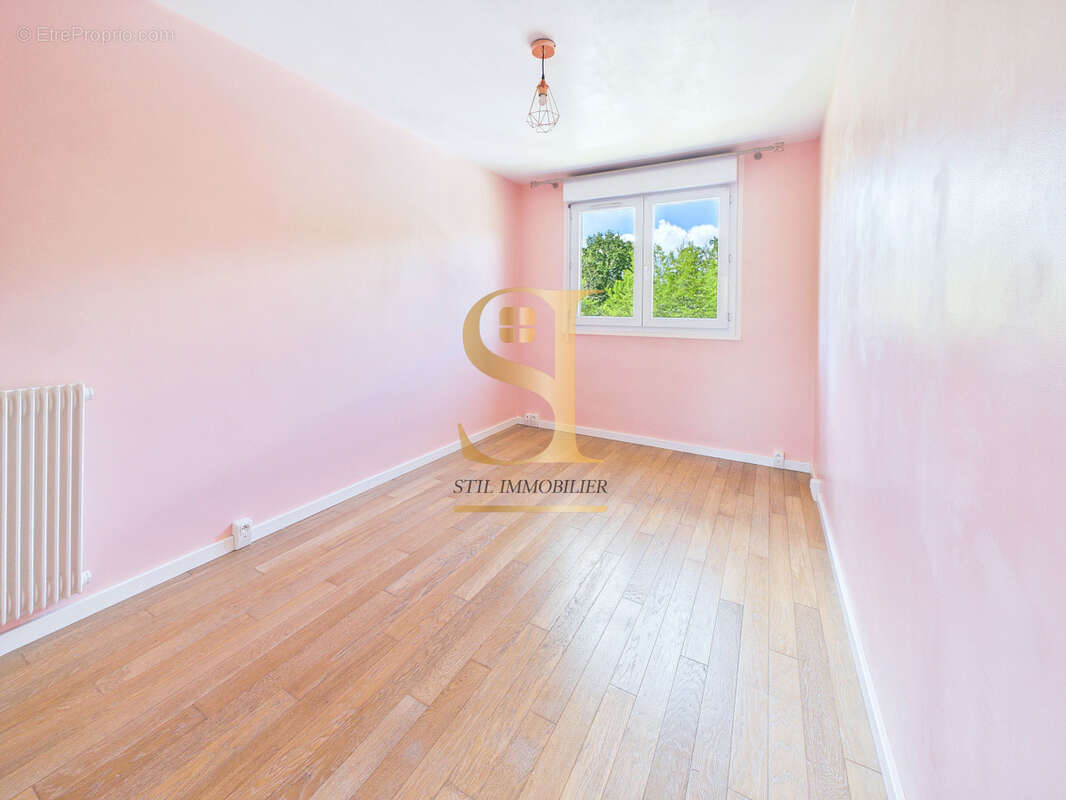 Appartement à SAINTE-GENEVIEVE-DES-BOIS