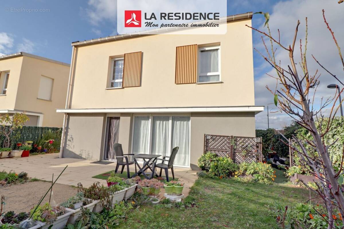 Maison à JOUY-LE-MOUTIER