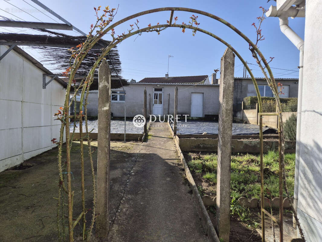 Maison à LA VARENNE